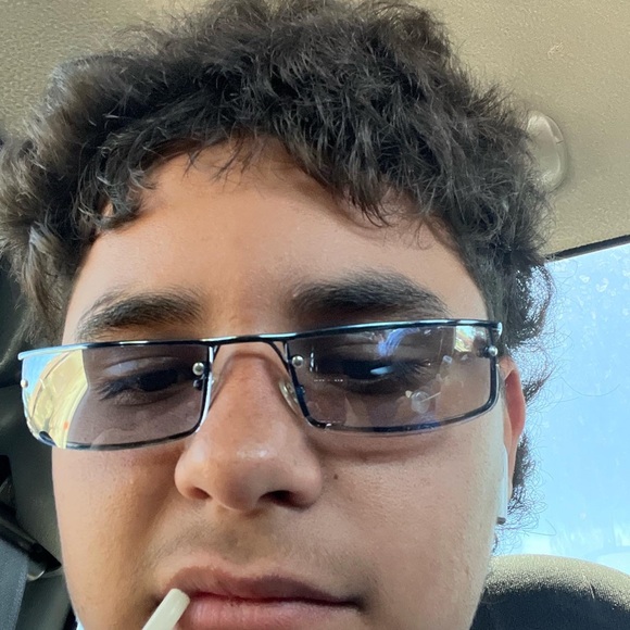 Meet your Posher, Dominic - Picture 1 of 1